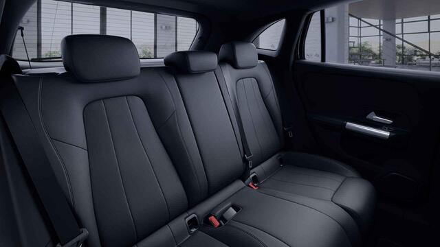 Mercedes-Benz GLA-KLASSE 250 e Luxury Line | Panoramadak | Distronic | Dodehoekassistent | Achteruitrijcamera |