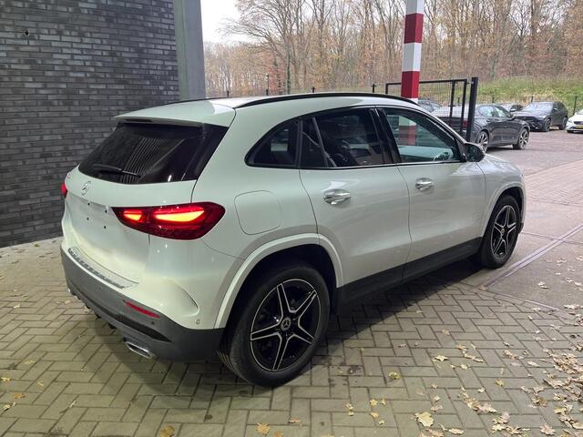 Mercedes-Benz GLA-KLASSE 250 e AMG Line | ACC | Camera | Stoelverwarming | Getint Glas | 19 Inch