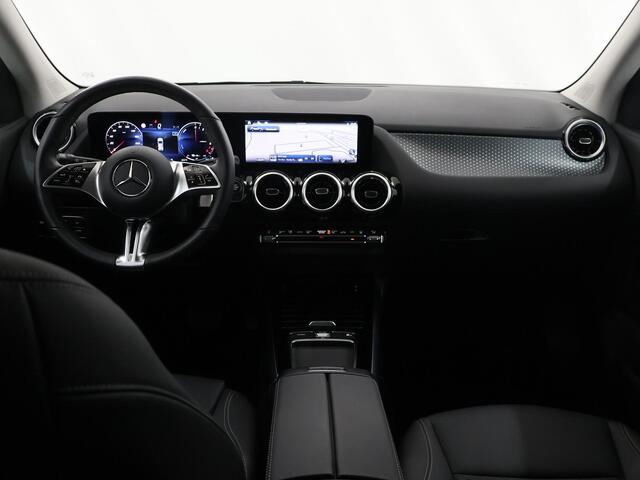 Mercedes-Benz GLA-KLASSE 250 e Luxury Line | Night pakket | Elektrisch wegklapbare trekhaak | Stoelverwarming | Winter pakket |