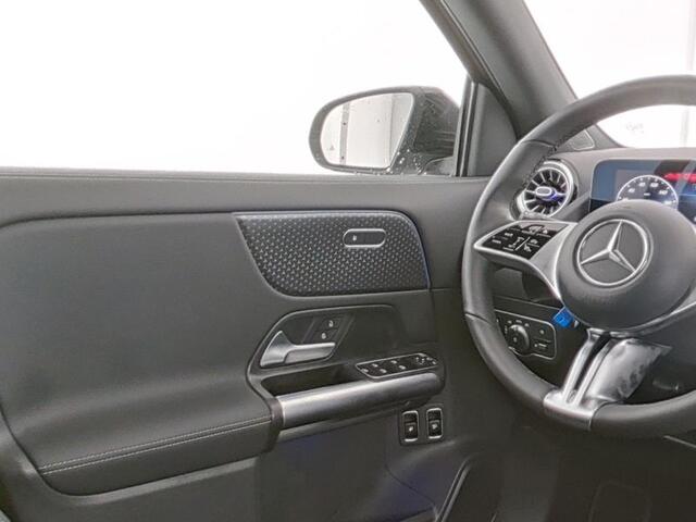 Mercedes-Benz GLA-KLASSE 250 e Plug-In Hybride Trekhaak | Edition Progressive Line | Night Pakket | 11kW Laden | Distronic | Stuur en Stoelverwarming | Inclusief 24 maanden MB Certified garantie voor Europa.