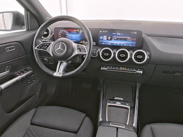Mercedes-Benz GLA-KLASSE 250 e Plug-In Hybride Trekhaak | Ledkoplampen | Apple CarPlay | Stuur en Stoelverwarming | 11 kW laden. Inclusief 24 maanden MB Certified garantie voor Europa.