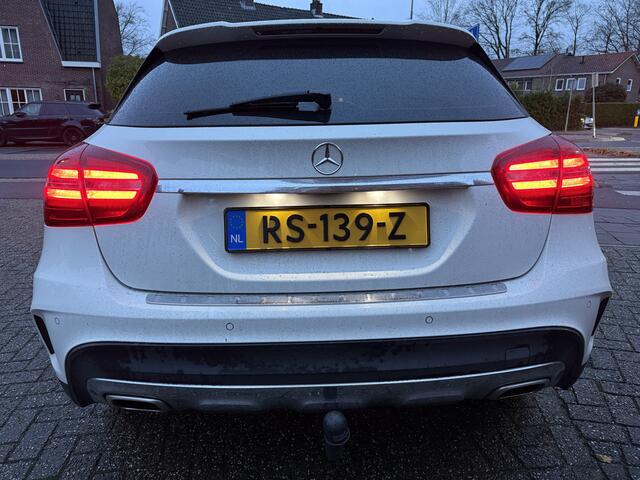 Mercedes-Benz GLA-KLASSE 180 Aut. Solution AMG, Trekhaak | Navi CarPlay | Camera