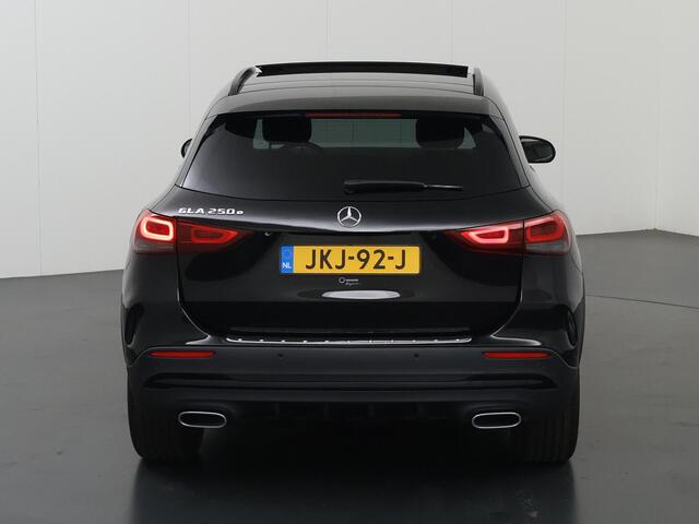 Mercedes-Benz GLA-KLASSE 250 e AMG Line | Panoramadak | Premium pakket | Stoelverwarming | Elektrische achterklep |