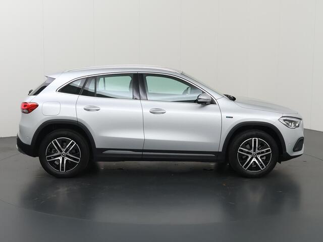 Mercedes-Benz GLA-KLASSE 250 e Style | Stoelverwarming | 360 graden camera | 18" lichtmetalen velgen | Sfeerverlichting |