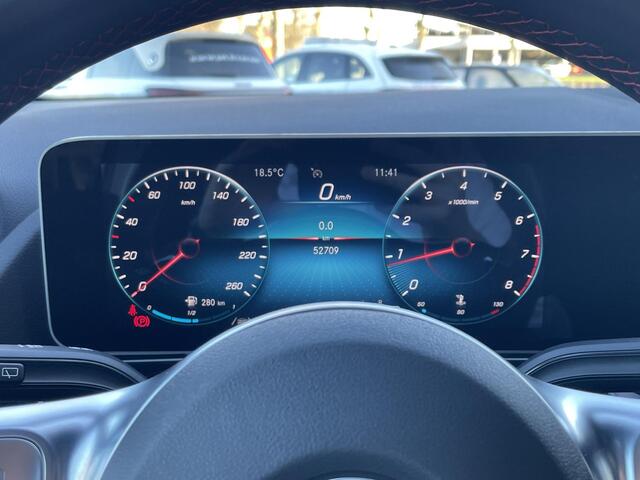 Mercedes-Benz GLA-KLASSE 200 Business Solution AMG | Panoramadak | Night-Pakket | Stoelverwarming | LED koplampen