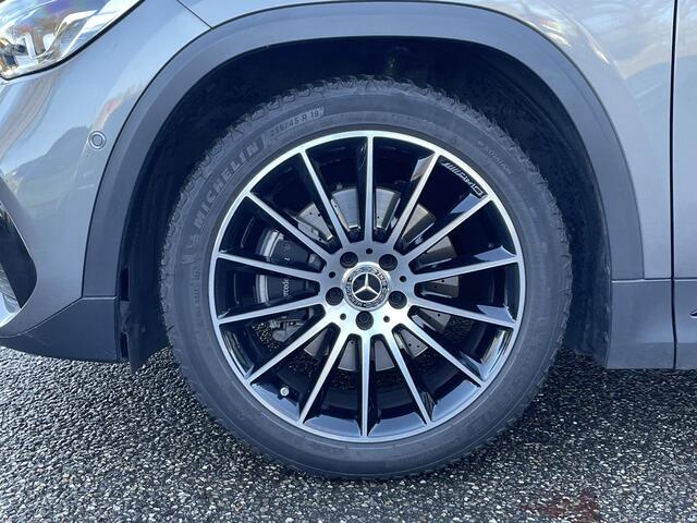 Mercedes-Benz GLA-KLASSE 200 Business Solution AMG | Panoramadak | Night-Pakket | Stoelverwarming | LED koplampen