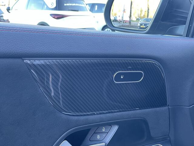 Mercedes-Benz GLA-KLASSE 200 Business Solution AMG | Panoramadak | Night-Pakket | Stoelverwarming | LED koplampen