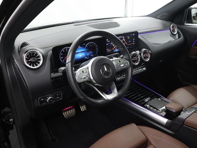 Mercedes-Benz GLA-KLASSE 250 e AMG Line | Premium plus | Panoramadak | Bruin leder | Elektrische achterklep |