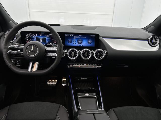 Mercedes-Benz GLA-KLASSE 250 e Business Solution AMG | AMG Line Plus pakket | Head-up Display | Memorypakket | Dodehoekassistent | Smartphone integratie | 360° camera | Augmented Reality navigatie | 20 inch AMG velgen |