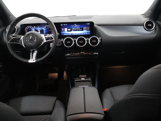 Mercedes-Benz GLA-KLASSE 250 e Luxury Line | Trekhaak | Winter pakket | Elektrische achterklep |