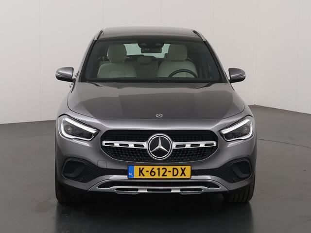 Mercedes-Benz GLA-KLASSE 250 e Business Solution Luxury Limited | Panoramadak | Trekhaak | Sfeerverlichting | Memory | Beige interieur | Sfeerverlichting |