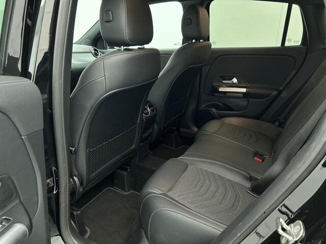 Mercedes-Benz GLA-KLASSE 200 Black Line 163PK CAMERA | NAVI | STOF-LEDER