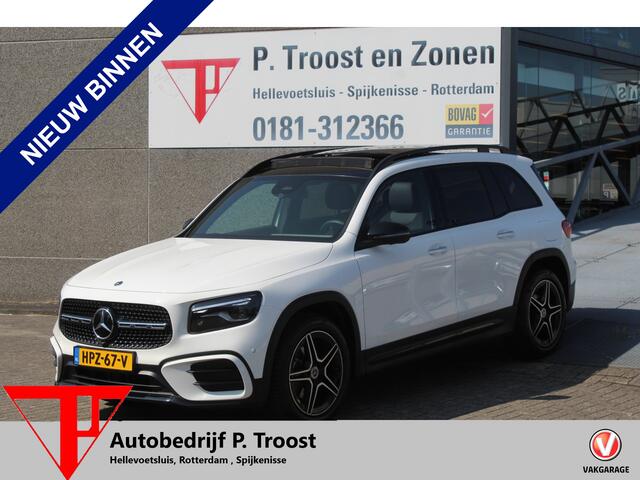 Mercedes-Benz GLB-Klasse 200 Star Edition AMG Line Night pakket/Sfeerverlichting/Panoramadak/Carbon interieurdelen/Adaptive cruise control/Navigatie/360° camera/Parkeersensoren rondom/Keyless/Apple carplay/Climate control/Stoelverwarming/Wegdraaibare trekhaak/Elektrische achterkl