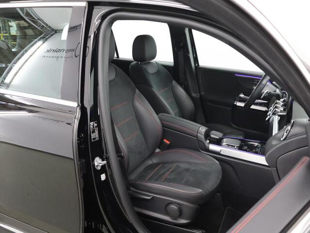 Mercedes-Benz GLB-Klasse 200 Premium Plus | AMG | Panoramadak | Multibeam | 19" lichtmetalen velgen | Widescreen | Stoelverwarming |