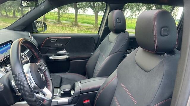 Mercedes-Benz GLB-Klasse 200 BUSINESS SOLUTION AMG 1E EIGENAAR, 24.000KM!! NAVIGATIE PREMIUM, STOELVERWARMING, AMBIËNTEVERLICHTING, ELEC. PANORAMADAK, DODEHOEK ASSIST, SPOORASSIST, ELEC. ACHTERKLEP, ELEC. WEGKLAPBARE TREKHAAK, LED-LICHT, 19"AMG-VELGEN, ENZ. ENZ. FULL OPTIONS!!