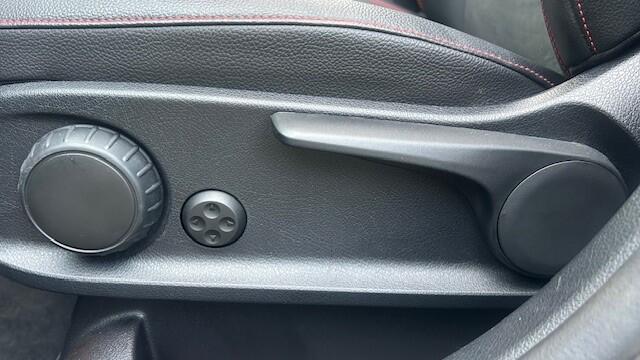 Mercedes-Benz GLB-Klasse 200 BUSINESS SOLUTION AMG 1E EIGENAAR, 24.000KM!! NAVIGATIE PREMIUM, STOELVERWARMING, AMBIËNTEVERLICHTING, ELEC. PANORAMADAK, DODEHOEK ASSIST, SPOORASSIST, ELEC. ACHTERKLEP, ELEC. WEGKLAPBARE TREKHAAK, LED-LICHT, 19"AMG-VELGEN, ENZ. ENZ. FULL OPTIONS!!