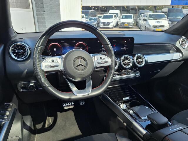 Mercedes-Benz GLB-Klasse 180 AMG Line | Panoramadak | Night Pakket | Onderstel met Adaptief Verstelbare Demping | Alarm | Apple CarPlay | Android Auto | Sfeerverlichting | Stoelverwarming | Achteruitrijcamera