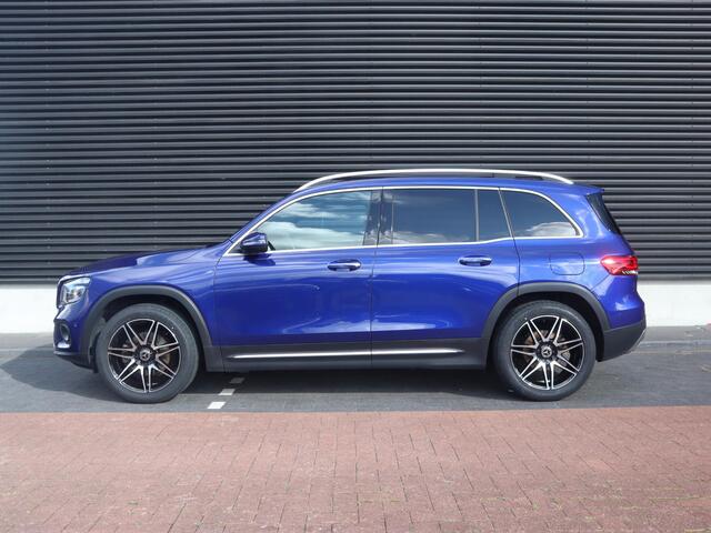 Mercedes-Benz GLB-Klasse 200 Premium | Clima | Cruise | Navi Full Map | Dealer onderhouden | Stof/Leder | LED | Comfortstoel+Verwarming | PDC V+A+Cam | Trekhaak |