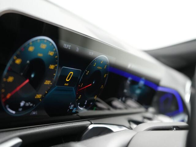 Mercedes-Benz GLB-Klasse 250 AMG Line 225pk | Widescreen Navigatie | Alcantara Sportstoelen Memory & Verwarmd | Apple Carplay | Keyless | Camera | Navigatie | DAB |