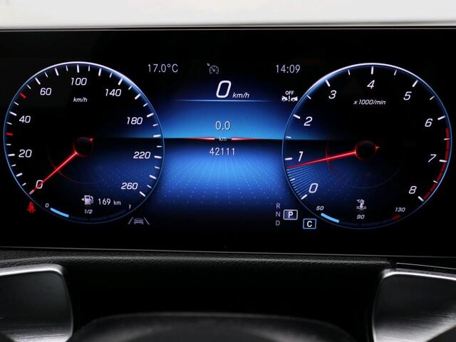 Mercedes-Benz GLB-Klasse 200 AMG Line 7 Persoons AMG Line | Night Pakket | Trekhaak | 7 Persoons | Sfeerverlichting | Ledkoplampen | Stoelverwarming. Inclusief 24 maanden Mercedes-Benz Certified garantie voor Europa.