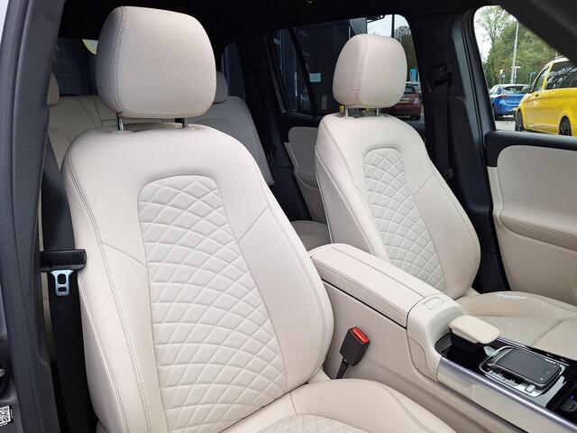 Mercedes-Benz GLB-Klasse 200 | Panoramadak | Memory pakket | Achteruitrijcamera | Multibeam LED | Standkachel | Widescreen | Advanced sound system | Smartphone integratie | Keyless-GO | Elektrische achterklep