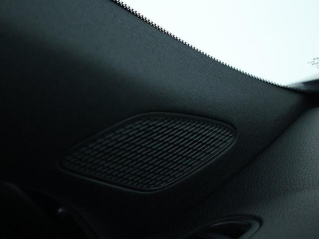 Mercedes-Benz GLB-Klasse 200 AMG Line | Panoramadak | Trekhaak | Cruise Control | Sfeerverlichting | Dodehoek detector | Inclusief 48 maanden MB Certified garantie voor Europa.