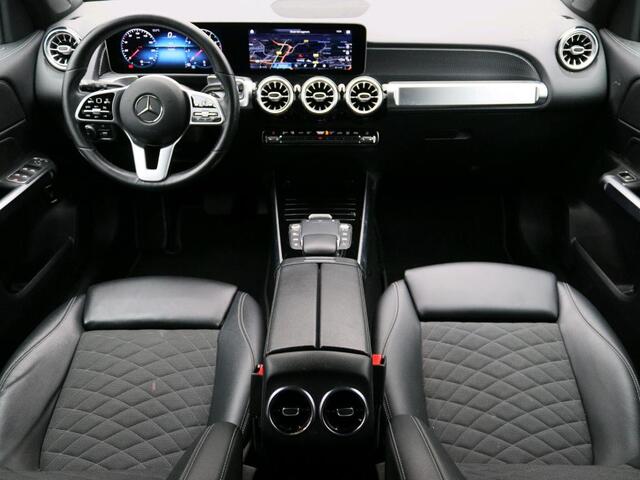 Mercedes-Benz GLB-Klasse 200 Progressive Ledkoplampen | Dodehoekassistent | Achteruitrijcamera | Easy Pack Achterklep | MBUX Augmented reality voor navigatie | Inclusief 24 maanden Mercedes-Benz Certified garantie voor Europa.