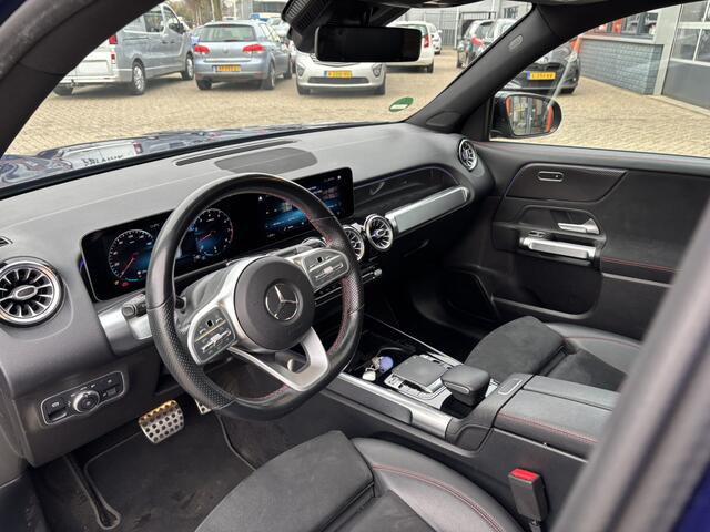 Mercedes-Benz GLB-Klasse 200 Premium Plus AMG / Stoelverwarming / Androidauto/Applecarplay / Schuifkanteldak / Camera / AMG /