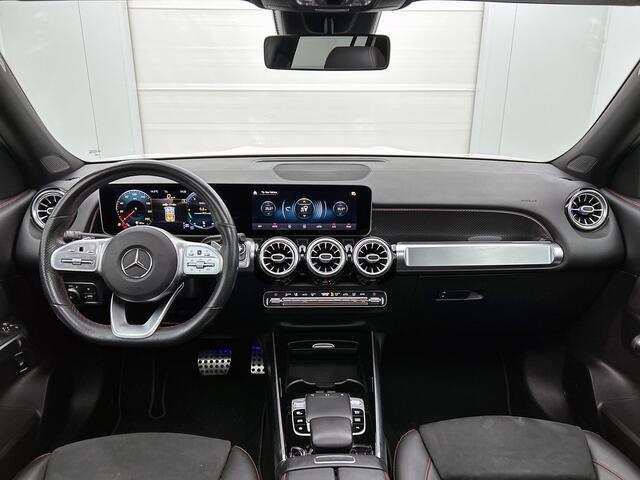 Mercedes-Benz GLB-Klasse 200 Premium 7p. AMG Styling | Panoramadak | Wegklapbare trekhaak | Nightpakket Inclusief 24 maanden MB Certified garantie voor Europa.