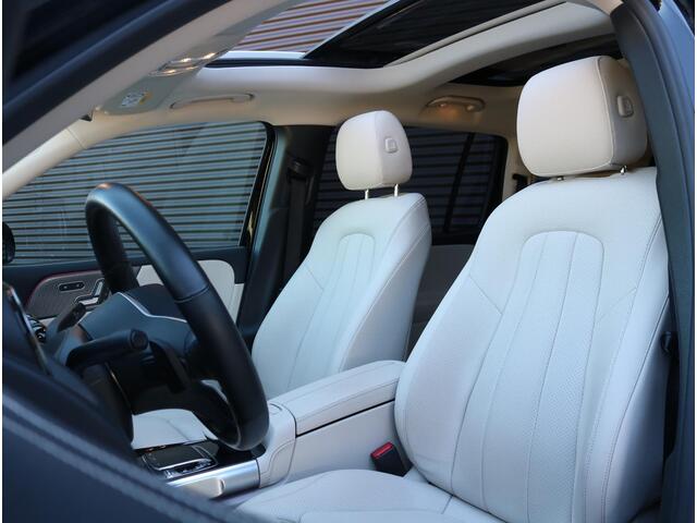 Mercedes-Benz GLB-Klasse 250 4MATIC | Panoramadak | Distronic | Trekhaak Mercedes-Benz GLB 250 4MATIC | Panoramadak | ACC | Trekhaak