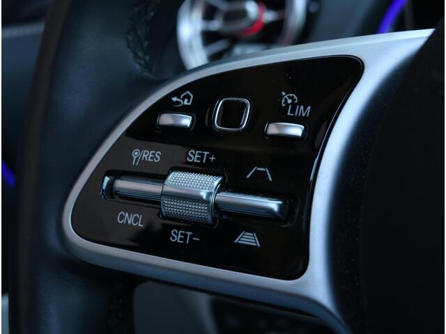 Mercedes-Benz GLB-Klasse 250 4MATIC | Panoramadak | Distronic | Trekhaak Mercedes-Benz GLB 250 4MATIC | Panoramadak | ACC | Trekhaak