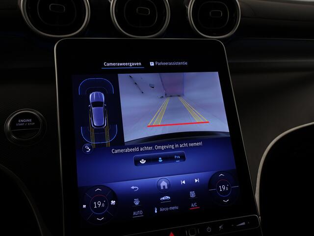 Mercedes-Benz GLC-KLASSE 300 e 4M AMG Plug-In Hybride | Trekhaak | AMG Styling | 20 Inch AMG LM Velgen | Stoelverwarming | Stuurverwarming | Inclusief 24 maanden Mercedes-Benz Certified garantie voor Europa.