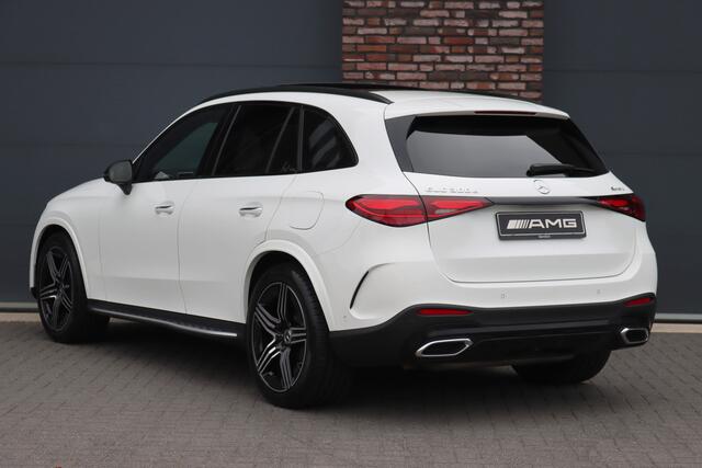 Mercedes-Benz GLC-KLASSE 300e 4MATIC Premium+ AMG Line Aut9 | Luchtvering | Achterasbesturing | Distronic+ | Burmester | Trekhaak | HUD | Verwarmd Stuurwiel | Digital Light | Keyless Go |