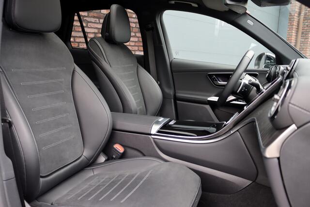 Mercedes-Benz GLC-KLASSE 300e 4MATIC Premium+ AMG Line Aut9 | Luchtvering | Achterasbesturing | Distronic+ | Burmester | Trekhaak | HUD | Verwarmd Stuurwiel | Digital Light | Keyless Go |