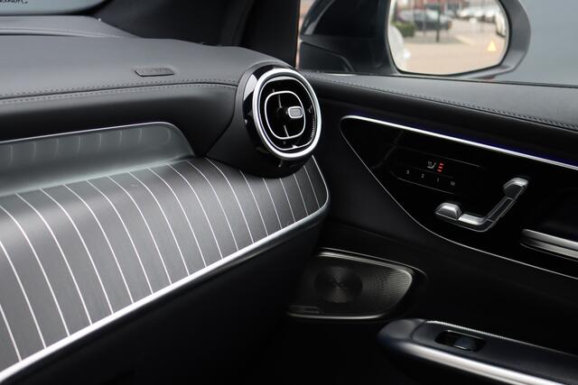 Mercedes-Benz GLC-KLASSE 300e 4MATIC Premium+ AMG Line Aut9 | Luchtvering | Achterasbesturing | Distronic+ | Burmester | Trekhaak | HUD | Verwarmd Stuurwiel | Digital Light | Keyless Go |