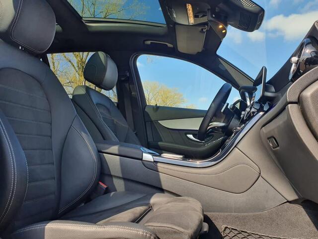 Mercedes-Benz GLC-KLASSE 200 4-M AMG Night|Panorama|20"|Trekhaak|MBUX|Spoorpakket|Sfeerverlichting|Treeplanken