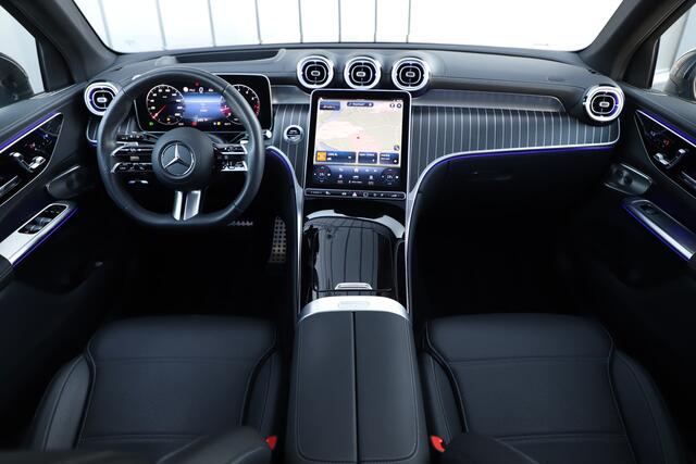 Mercedes-Benz GLC-KLASSE 300 AMG 4-Matic | 258PK | Luchtvering | Achterasbesturing | Massage | Head-up | Keyles-go | Burmester | Sfeerverlichting | Pano | Digital-light | 2023.
