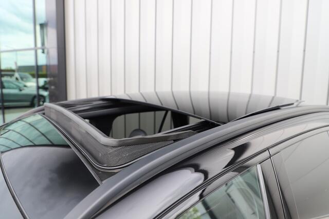 Mercedes-Benz GLC-KLASSE 300 AMG 4-Matic | 258PK | Luchtvering | Achterasbesturing | Massage | Head-up | Keyles-go | Burmester | Sfeerverlichting | Pano | Digital-light | 2023.