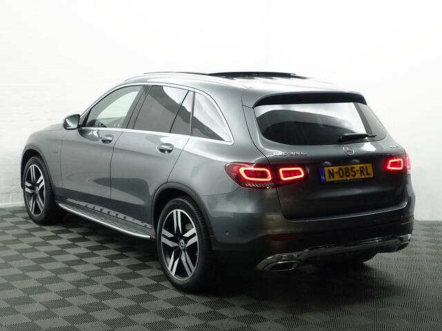 Mercedes-Benz GLC-KLASSE 300e 4MATIC AMG Premium Plus Aut- Panodak, Burmester, Sfeerverlichting, Xenon led, Treeplanken, Ada Cruise