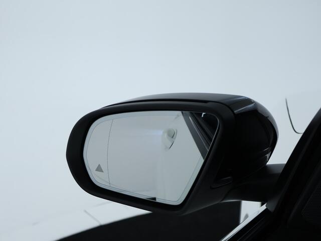 Mercedes-Benz GLC-KLASSE 300 e 4-MATIC AMG Nightpakket | Schuifdak | 360 gr. Camera | Stoelverwarming voor / achter | Sfeerverlichting | Dode Hoek Ass | IInclusief 24 maanden Mercedes-Benz Certified garantie voor Europa.