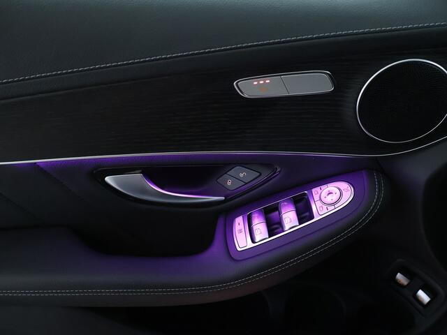 Mercedes-Benz GLC-KLASSE 300 e 4-MATIC AMG Nightpakket | Schuifdak | 360 gr. Camera | Stoelverwarming voor / achter | Sfeerverlichting | Dode Hoek Ass | IInclusief 24 maanden Mercedes-Benz Certified garantie voor Europa.