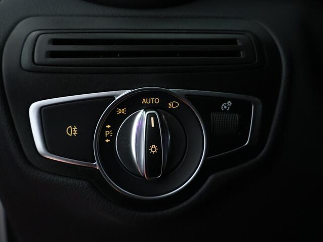 Mercedes-Benz GLC-KLASSE 300 e 4-MATIC AMG Nightpakket | Schuifdak | 360 gr. Camera | Stoelverwarming voor / achter | Sfeerverlichting | Dode Hoek Ass | IInclusief 24 maanden Mercedes-Benz Certified garantie voor Europa.