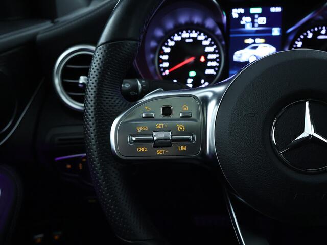 Mercedes-Benz GLC-KLASSE 300 e 4-MATIC AMG Nightpakket | Schuifdak | 360 gr. Camera | Stoelverwarming voor / achter | Sfeerverlichting | Dode Hoek Ass | IInclusief 24 maanden Mercedes-Benz Certified garantie voor Europa.