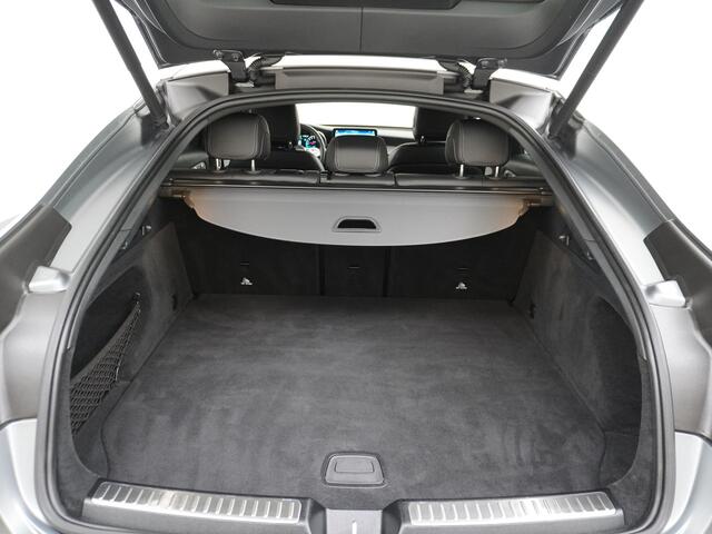 Mercedes-Benz GLC-KLASSE 300e Coupé AMG // Burmester / Magno Grijs // 20 inch // Treeplanken // Night pakket