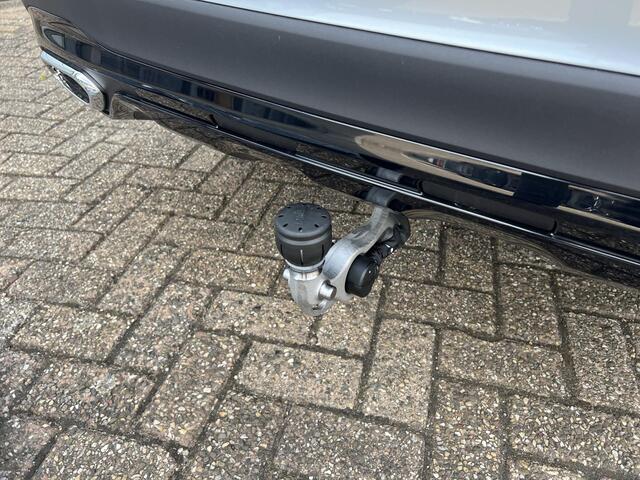 Mercedes-Benz GLC-KLASSE 300 e 4MATIC Sport Edition | AMG Line | Nappa Leder Zwart | Premium Pakket | Night Pakket | Winter Pakket | Rijassistentiepakket Plus | Panoramadak | Trekhaak | 360° Camera | Burmester 3D Surround | Elektrisch Verstelbare Stoelen + Memory