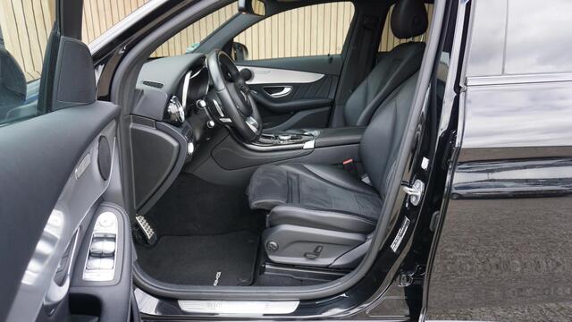 Mercedes-Benz GLC-KLASSE Coupé 300 245pk 4MATIC AMG-Style & Night Pack Schuif/kanteldak 20inch LM Standkachel LED Leder/Alcantara Treeplanken *Nette GLC*