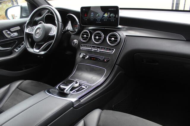 Mercedes-Benz GLC-KLASSE Coupé 250 4MATIC Schuif-kantel dak/AMG pakket/360° camera/Elektrisch verstelbare stoelen met memory/Stoelverwarming voor en achter/Dodehoek detectie/Navigatie/Apple carplay/Parkeersensoren rondom/Adaptive cruise control/Elektrische achterklep/Infotainment