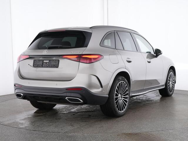 Mercedes-Benz GLC-KLASSE 300 e 4MATIC AMG Niightpakket Plug-In Hybride | Airmatic | Panoramadak | Rijassistentiepakket plus | Memory | 360 gr Camera | Winterpakket | Inclusief 24 maanden Mercedes-Benz Certified garantie voor Europa.