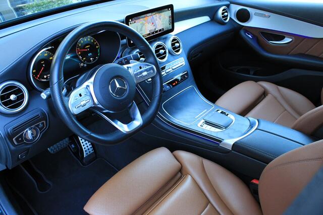 Mercedes-Benz GLC-KLASSE Coupé 300e 4M AMG Schuifdak | Trekhaak | Bruin Leder | 360 Camera | Night | 21" AMG Velgen | BTW