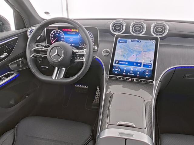 Mercedes-Benz GLC-KLASSE 300 e 4MATIC AMG Plug-In Hybride Edition AMG-Line | Panorama Schuif-Kanteldak | Alarm Klasse 3 | Trekhaak | Burmester® . Inclusief 24 maanden MB Certified garantie voor Europa.